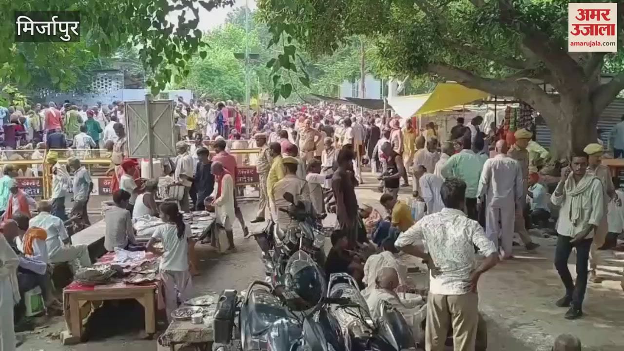 Crowds of people gathered at Ganga Ghats in Mirzapur for Pitru Visarjan