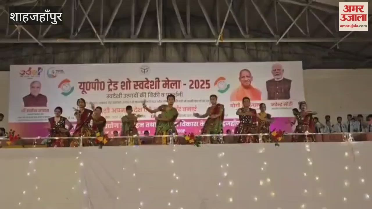 Cultural programs were in full swing at the Swadeshi Fair in Shahjahanpur