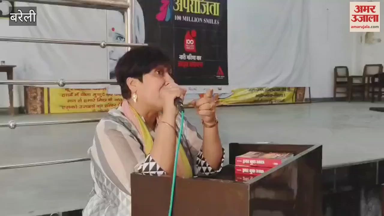 Prof Vandana gave the message of women empowerment to the students in Bareilly