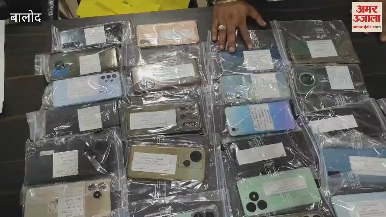 Police return 100 lost mobile phones on Dhanteras in Balod
