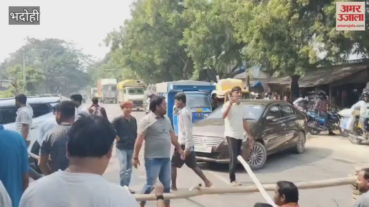 Unruly elements damaged statue of Deh Baba villagers blocked road