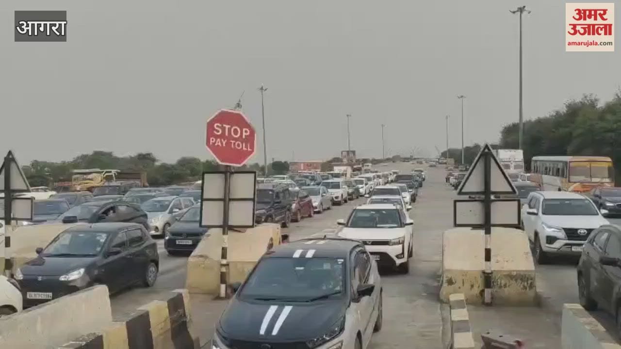 Vehicles queue up at toll plaza on Agra-Lucknow Expressway
