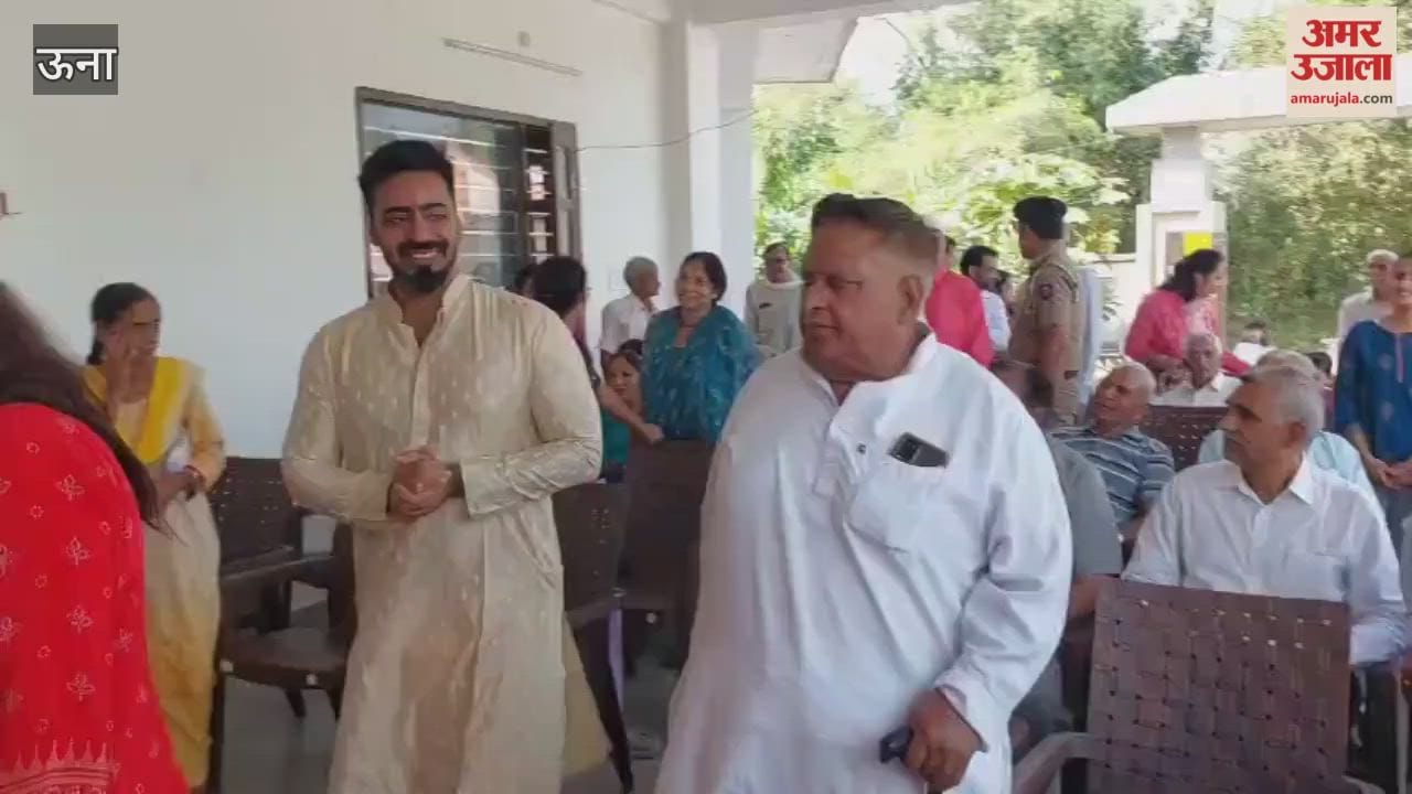 Una DC Jatin Lal celebrated Diwali with senior citizens and migrant children