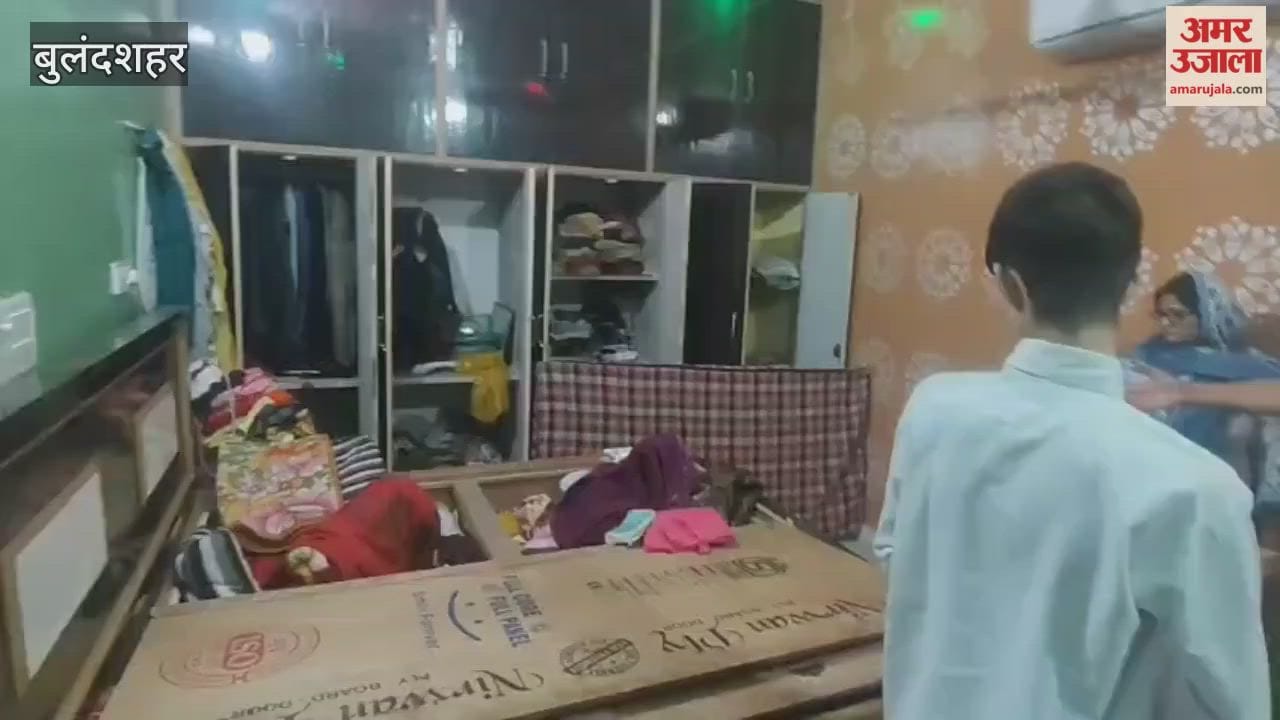 stolen from house of teacher who had gone to his village on Diwali vacation in Syana Bulandshahr