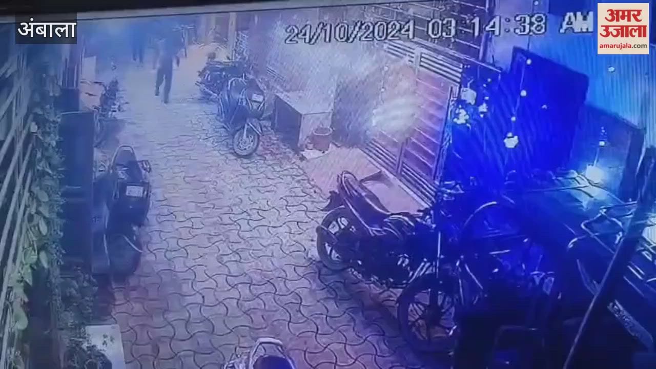 two young men wearing helmets set fire to an e-rickshaw, bike and bicycle parked outside a house In Ambala