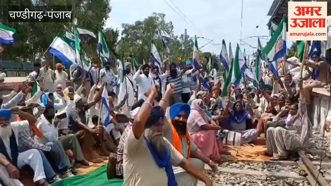 Farmers have started an indefinite sit-in on the railway track in Mallanwala.