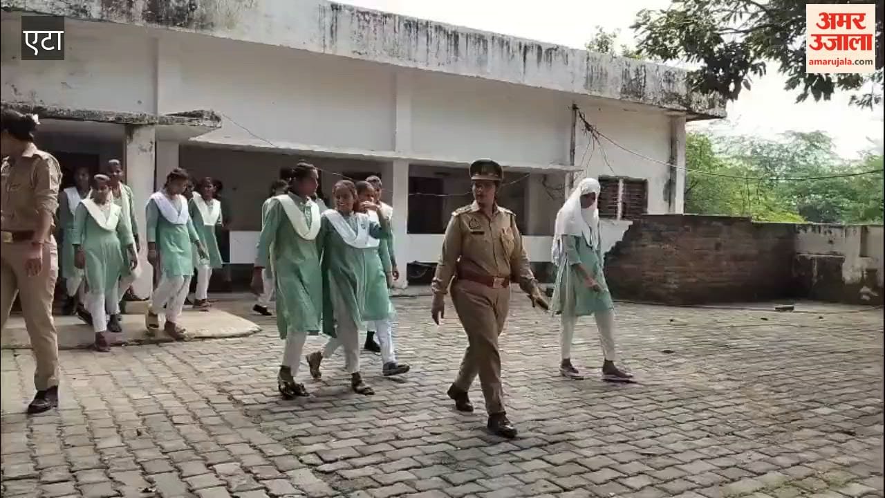 'Police ki Dosti' (Friendship with the Police) program held at the police station premises under the aegis of the Amar Ujala Foundation.