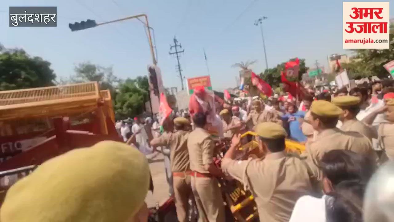 SP march in Bulandshahar demanding Gyanesh Kumar resignation