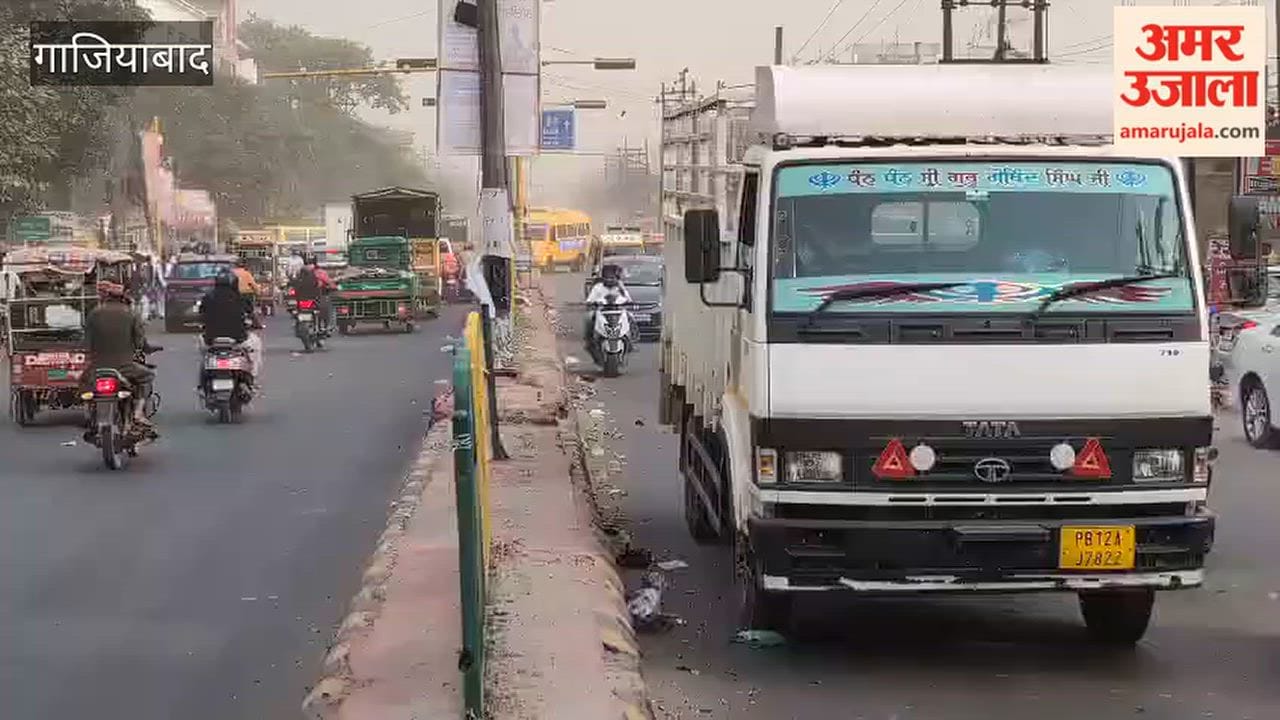 Vehicles passing along GT Road in Ghaziabad amidst a strong storm.