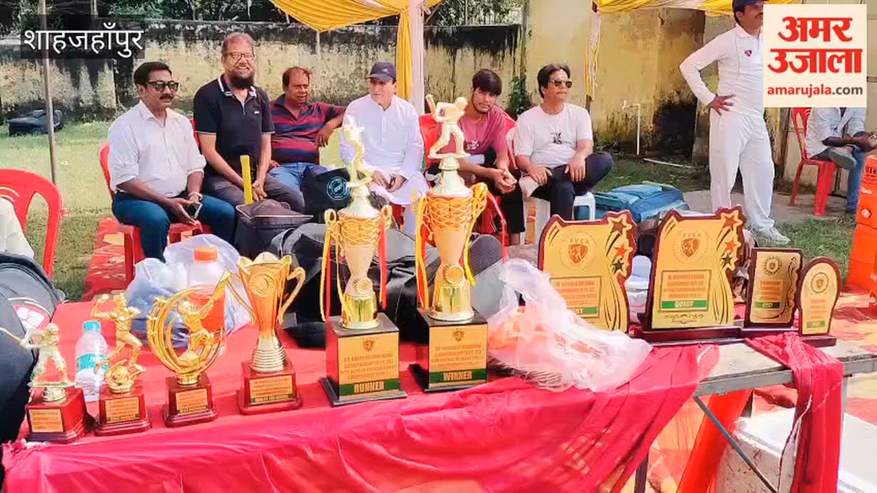Shahjahanpur's team was defeated by the batting of Gurusevak of Pilibhit