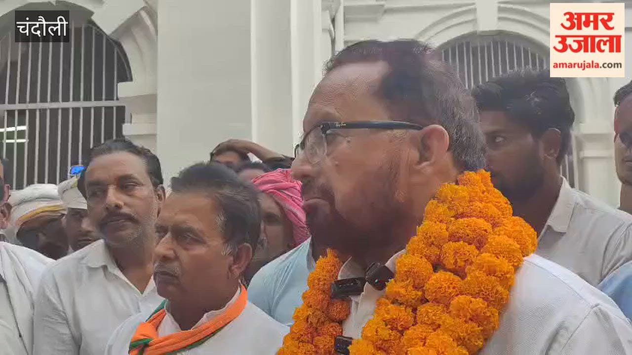 Ballia: Issue of shortage of specialist doctors in 17 CHCs raised; former MLA submits memorandum to CM