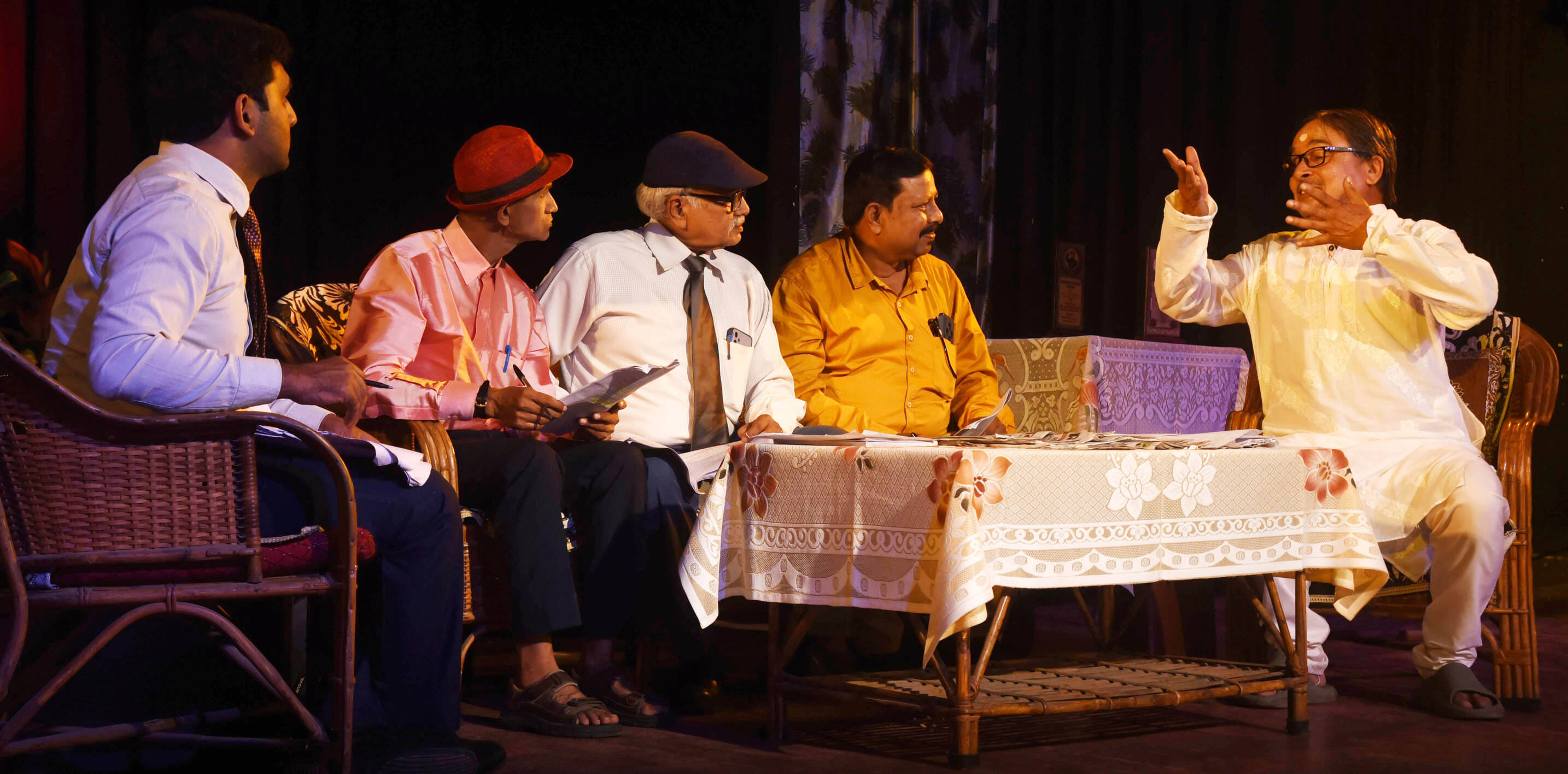 संवेदनहीन होते रिश्तों पर नाटक ने किया करारा प्रहार