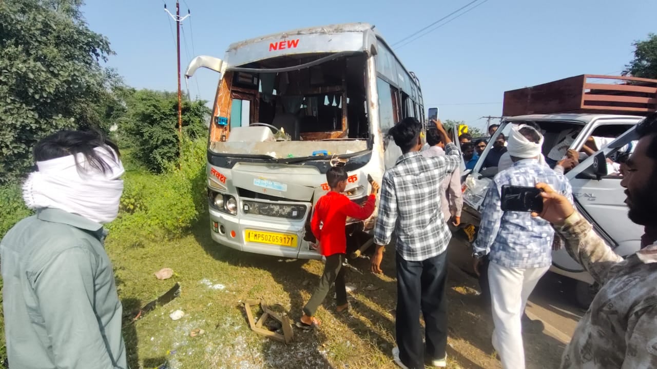 सड़क हादसे की फोटो