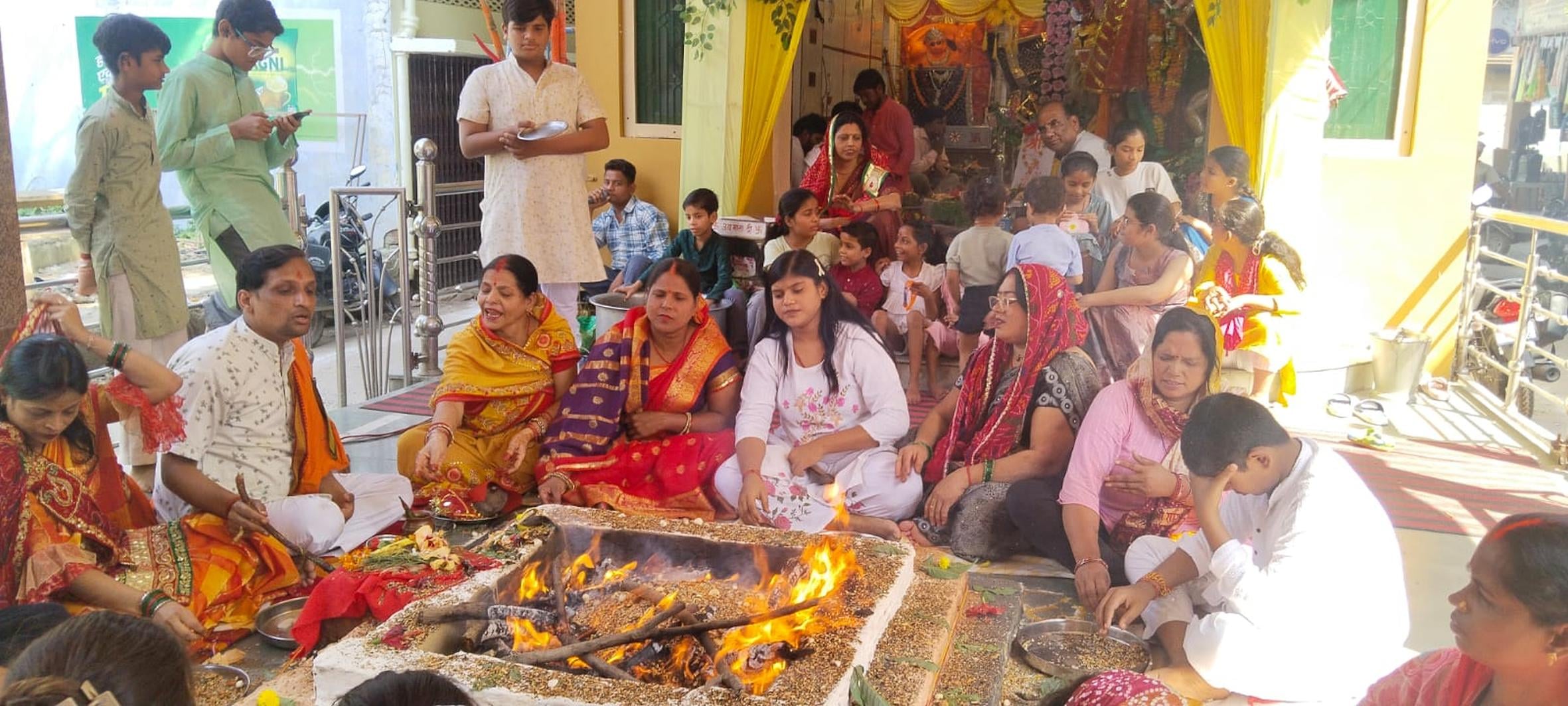 अष्टमी पर आस्था की झलक।