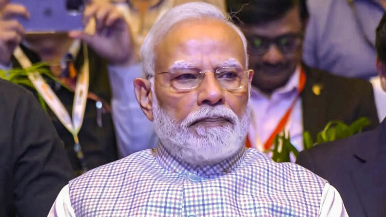imc 2026 pm modi inaugurates india mobile congress 10th edition 1 gb data in 8 rupees 5g base stations