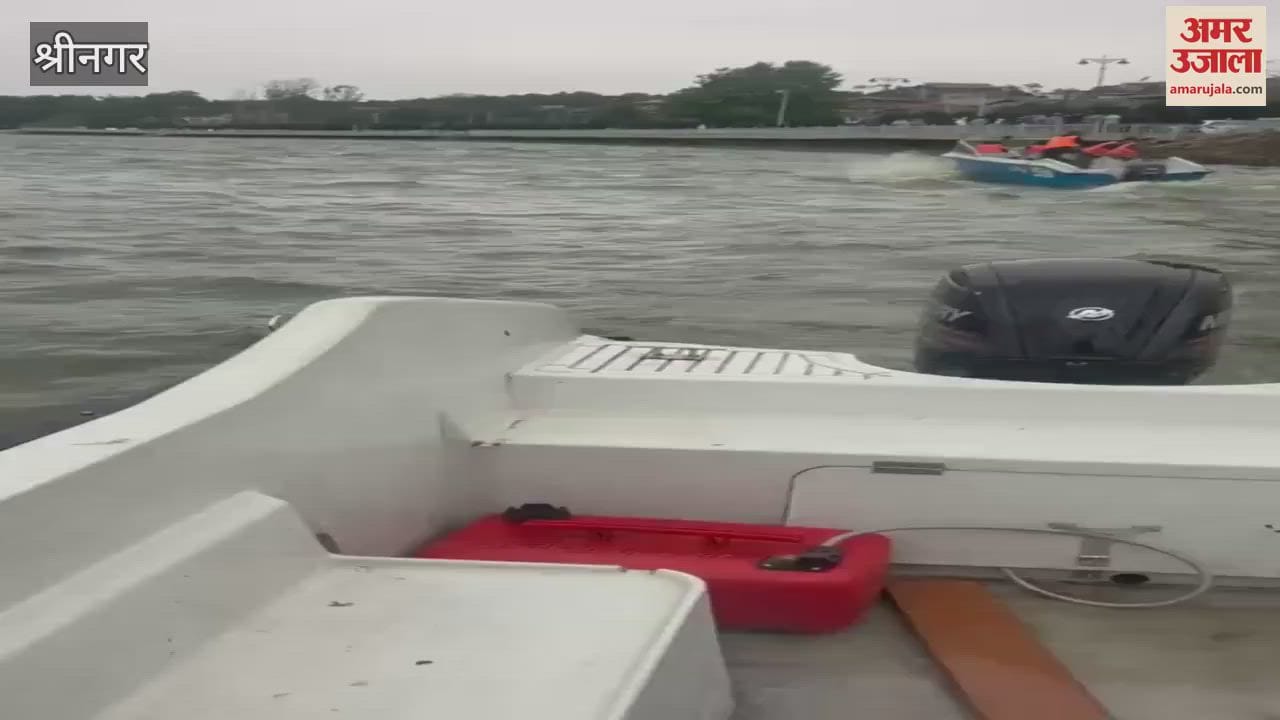 Major accident in Dal Lake, 70 people rescued