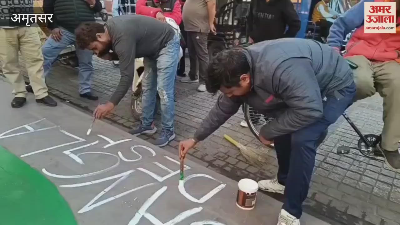 Hindu organizations burnt the effigy of the Bangladesh government in Amritsar.