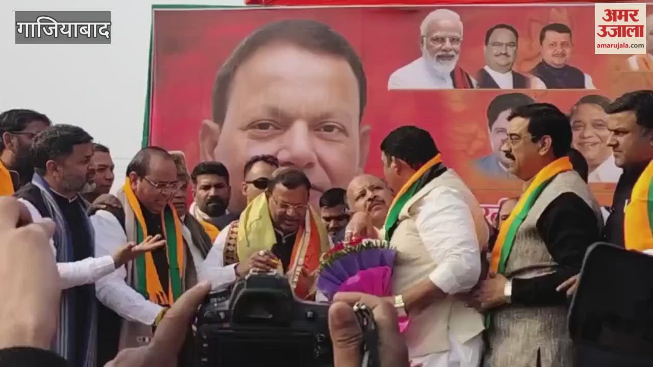 BJP state president Pankaj Chaudhary was given a rousing welcome by workers on the Delhi-Meerut Expressway.