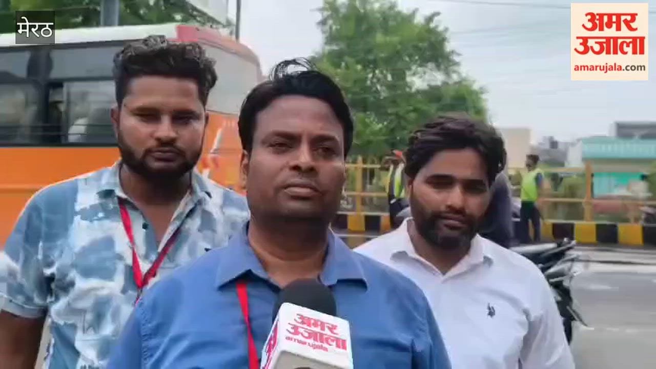 On the lines of Indore, the Municipal Corporation started to brighten the city's roads, cleanliness campaign is going on in full swing with Lav Lashkar.