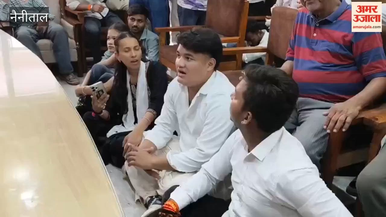 Students of MBPG College Haldwani create ruckus over grant amount of Rs four lakh