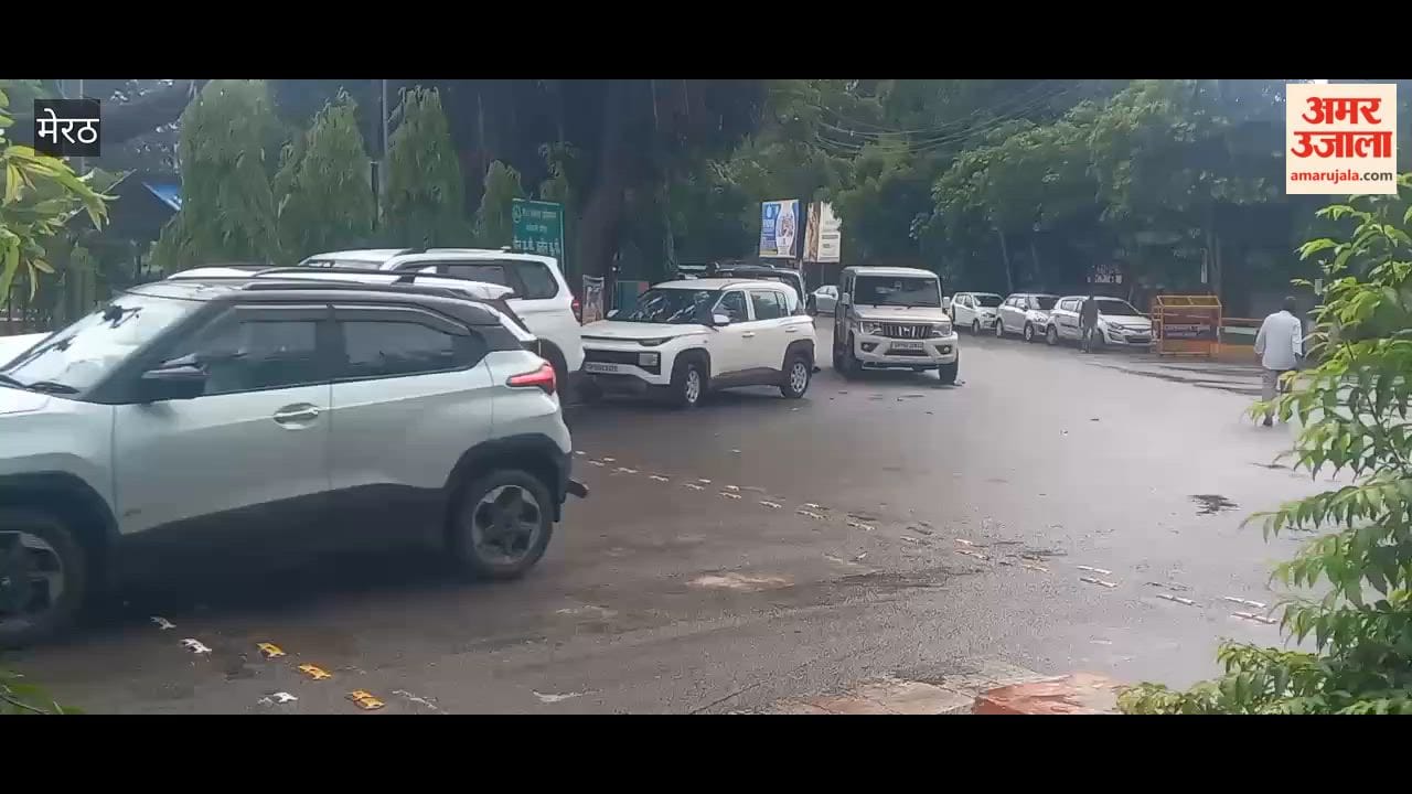 Meerut: Traffic jam at Commissionerate Crossing due to rain; vehicles left stranded.
