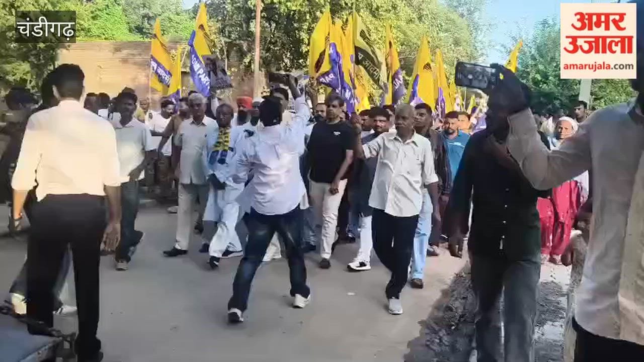 Aam Aadmi Party leaders and workers took out a rally against the central government.