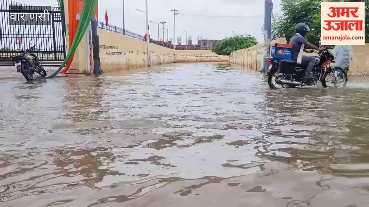 Waterlogging near Ravidas Park due to rain; normal life disrupted