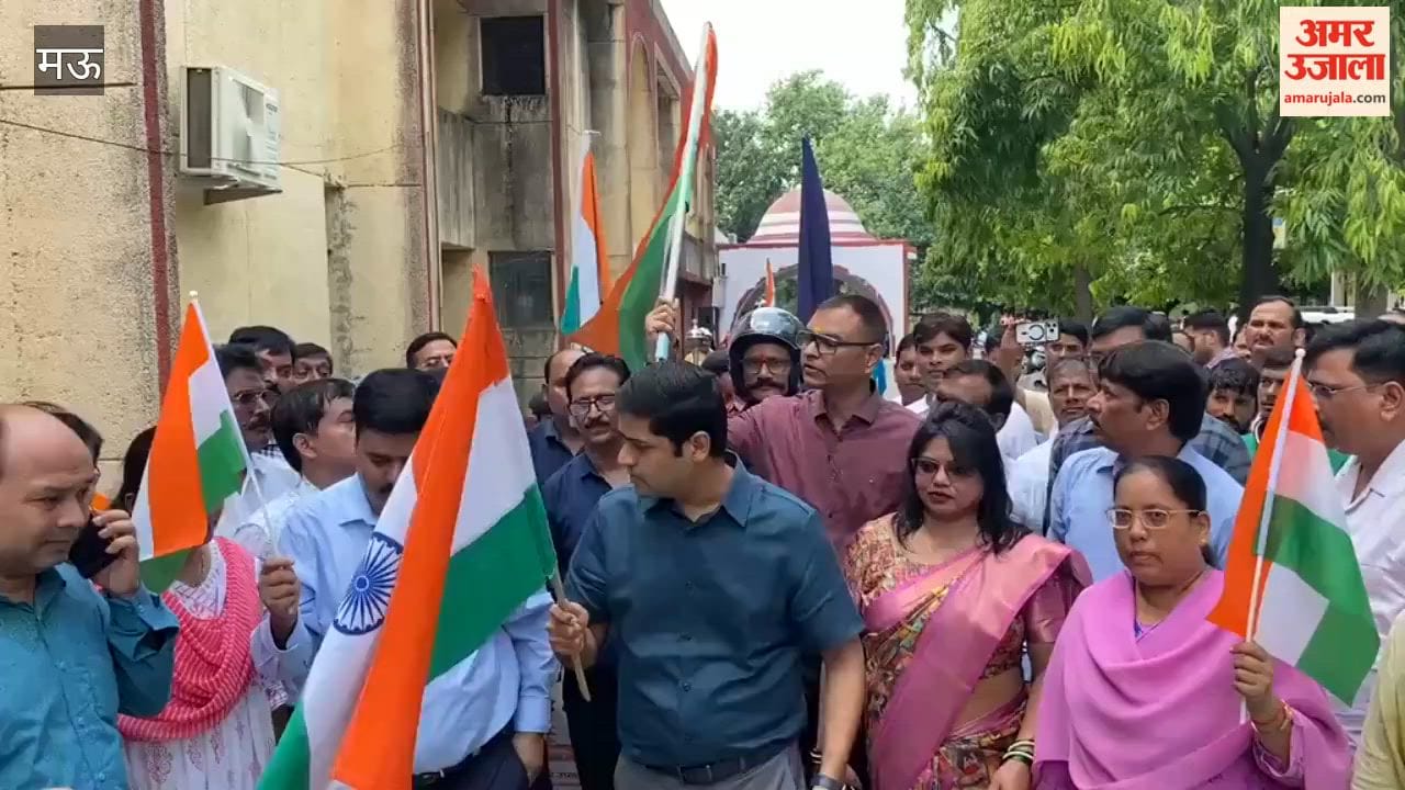 The city echoed with drums and patriotic slogans, school children increased the enthusiasm of the tricolor rally.