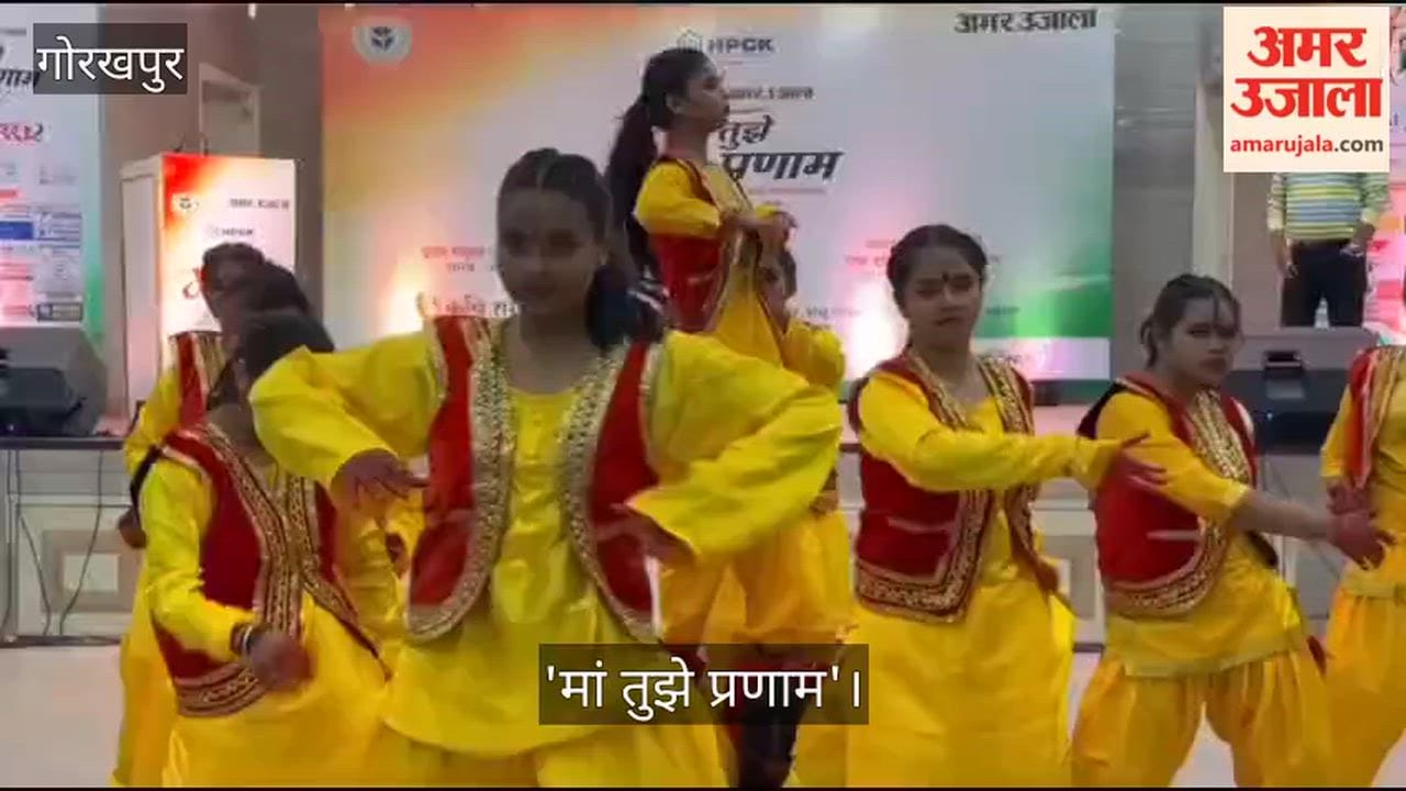 Participants enthralled the audience at Amar Ujala's 'Maa Tujhe Pranam' programme.