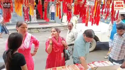Srinagar: Markets are beginning to take on the colorful hues of Rakhi ahead of Raksha Bandhan; the sparkle of American diamonds is attracting customers.