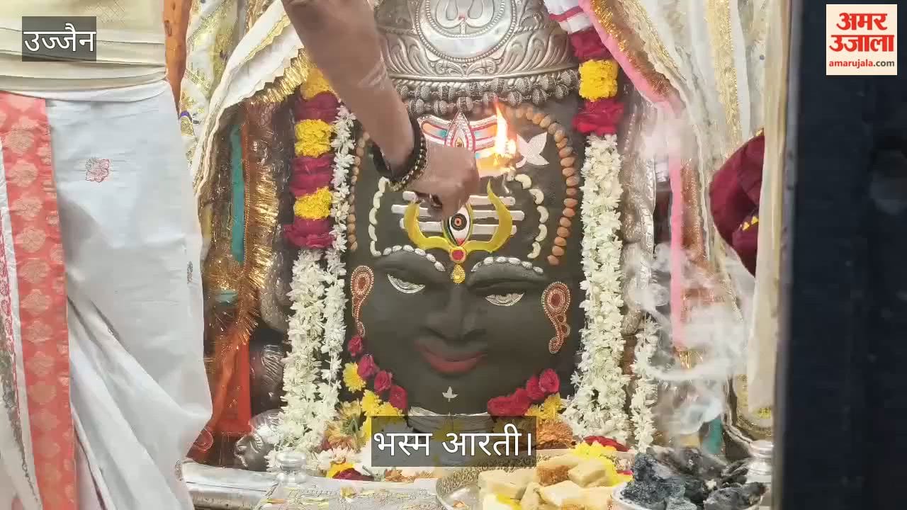 Baba Mahakal adorned Bhang adornment, Tripund, Trishul, Trinetra and Mogra garland Bhasma Aarti.