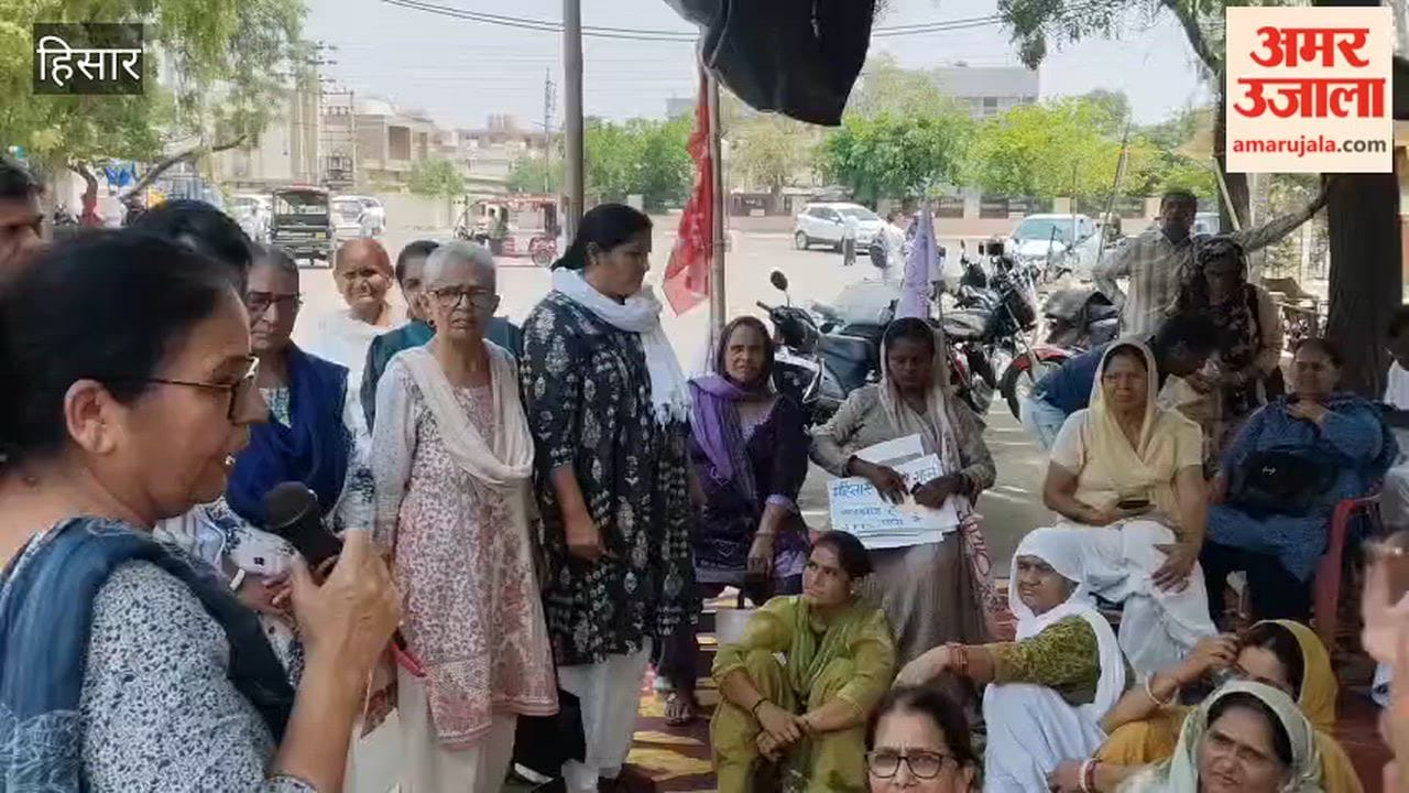 Women organizations staged a sit-in demanding 33 percent representation for women in Parliament
