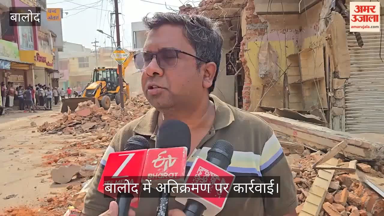 Historic action in Balod: Years-old encroachments are being removed from Sadar Bazaar on public demand.