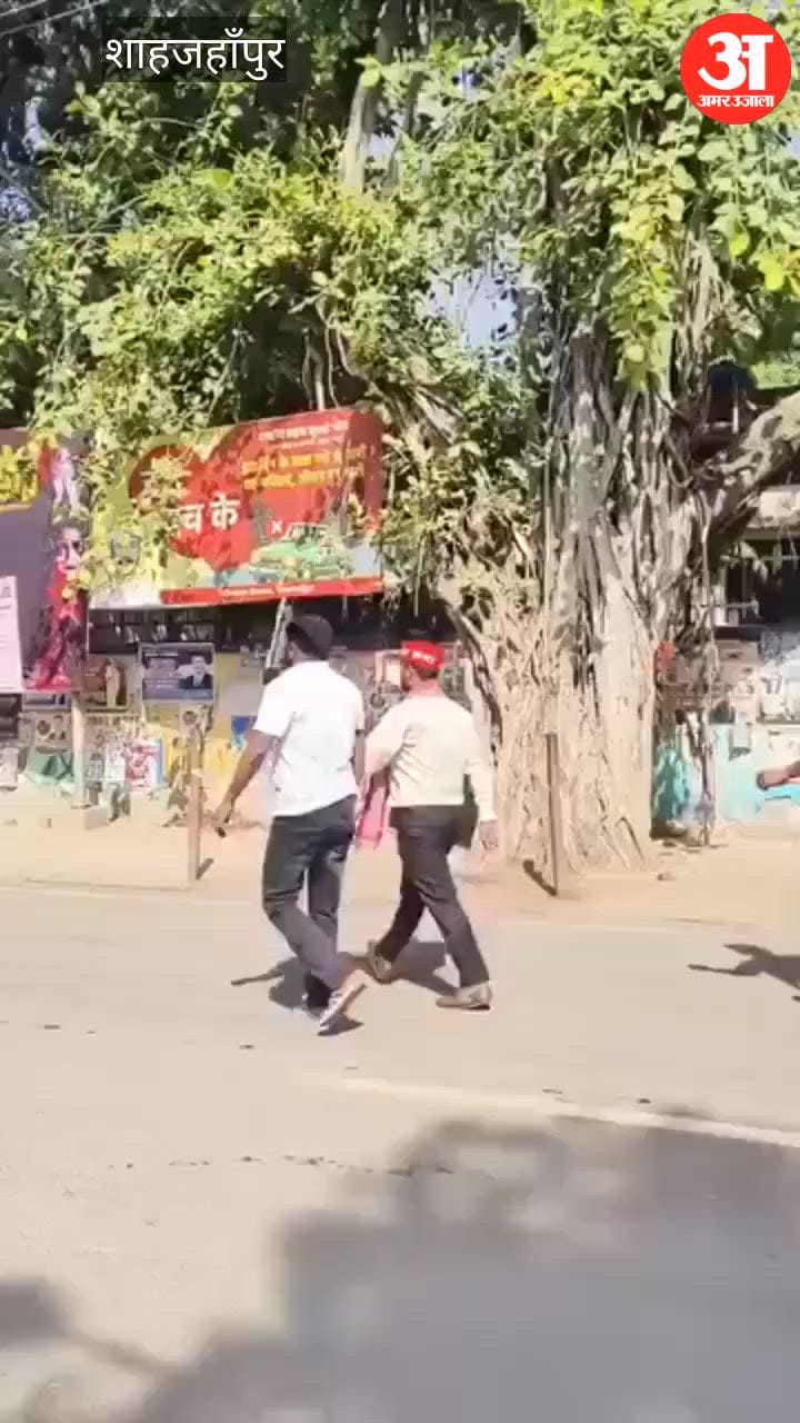 Hoardings against Akhilesh Yadav put up in Shahjahanpur