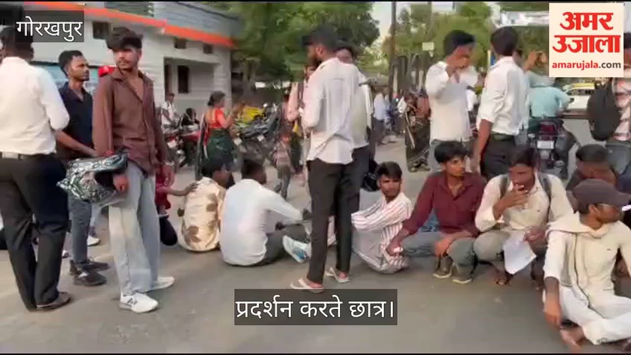 SSC students block the road in front of St. Andrews College, accusing the administration of negligence.