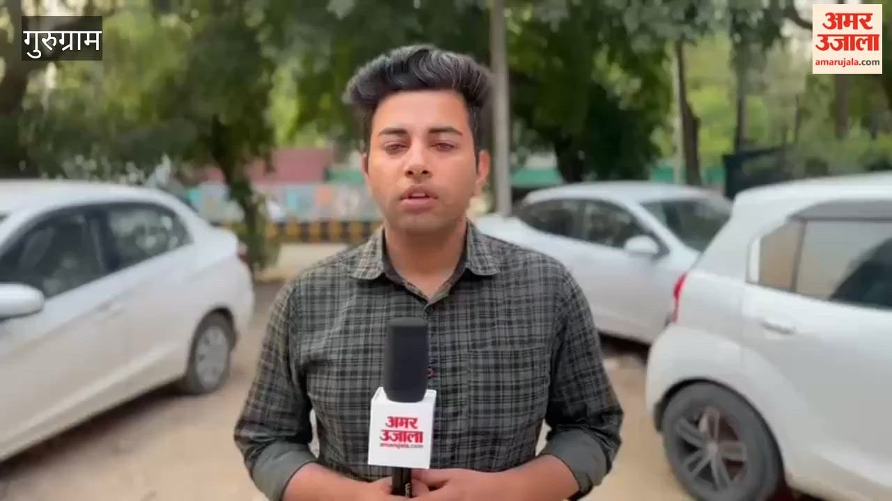 Traffic affected due to illegal parking of auto rickshaws on underpass in Gurugram