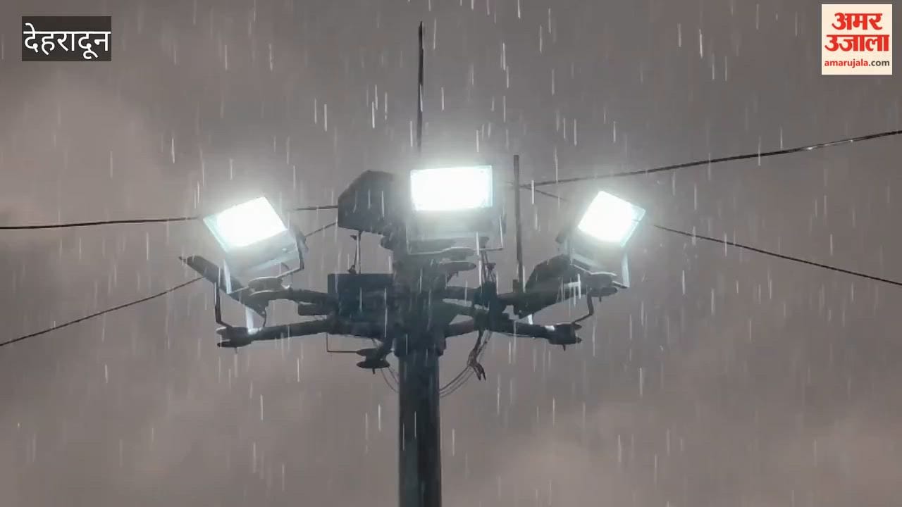 VIDEO: Heavy Rain Lashes Mussoorie; Dense Fog Intensifies the Cold