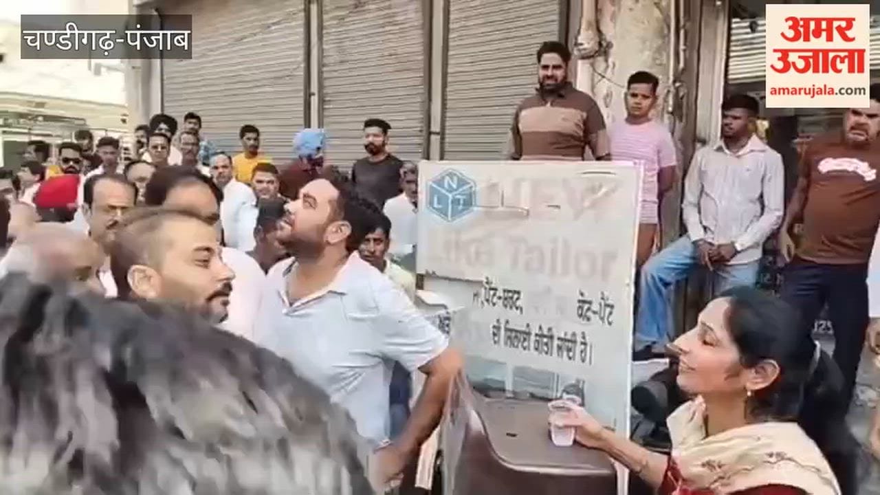 In Guruharsahai, the owner of Galhotra Furniture House gave a piece of her mind to a former Congress MLA.