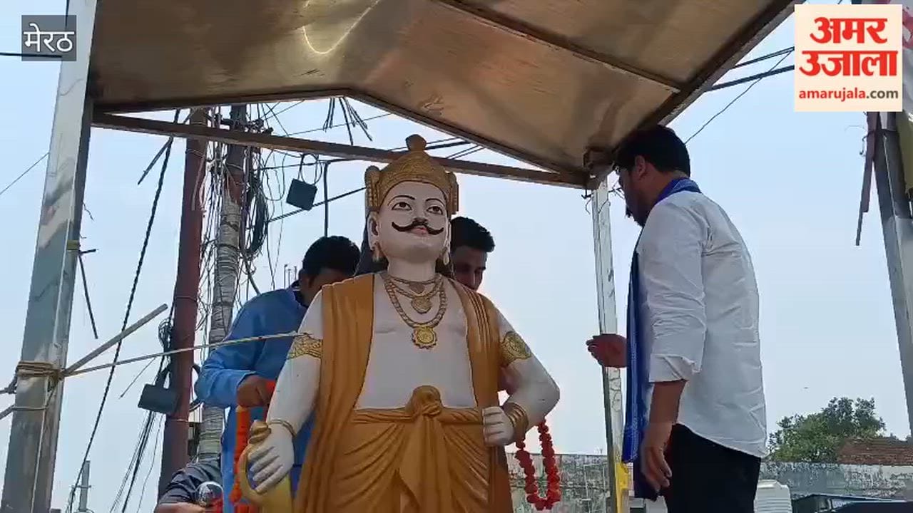 Meerut: MP Chandrashekhar garlanded the statue of Baba Saheb in Mawana.