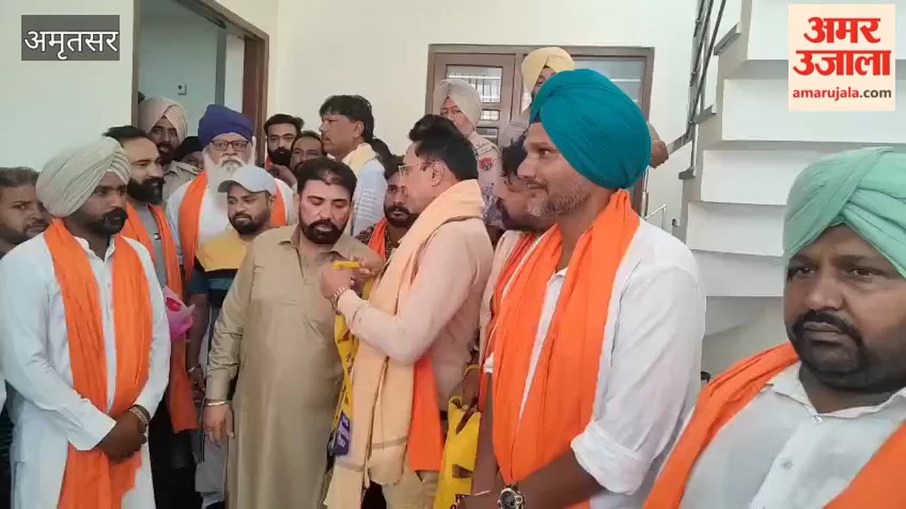 25 families from Ward 51 of Amritsar's Central constituency join the Aam Aadmi Party.