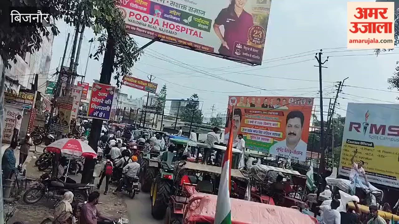 Najibabad: Farmers Protest During BKU Tractor Rally Over Traffic Jam, Sit on Road; Police Pacify Them