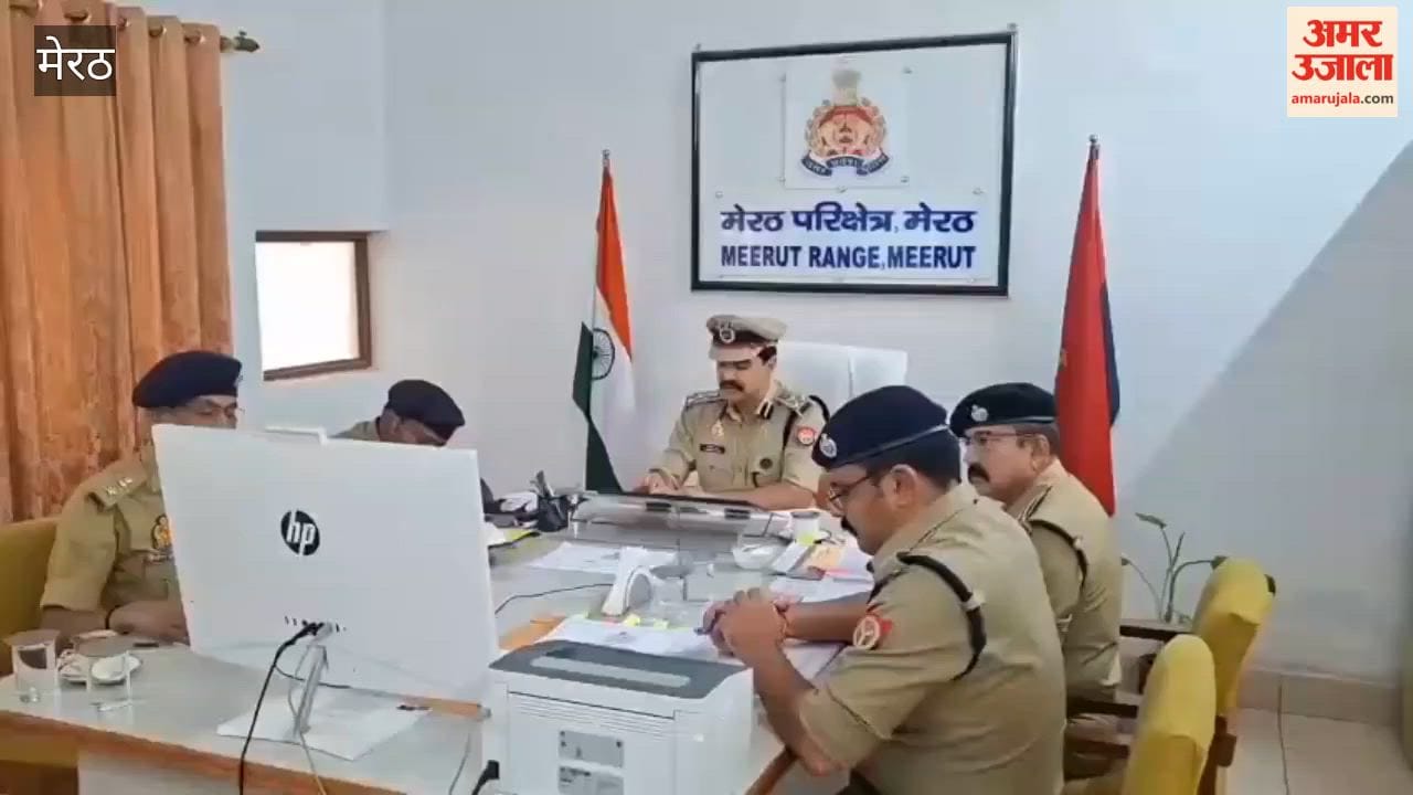 DIG Meerut Range held a seminar regarding upcoming festivals and law and order, SSP and SP of four districts including Meerut were present.
