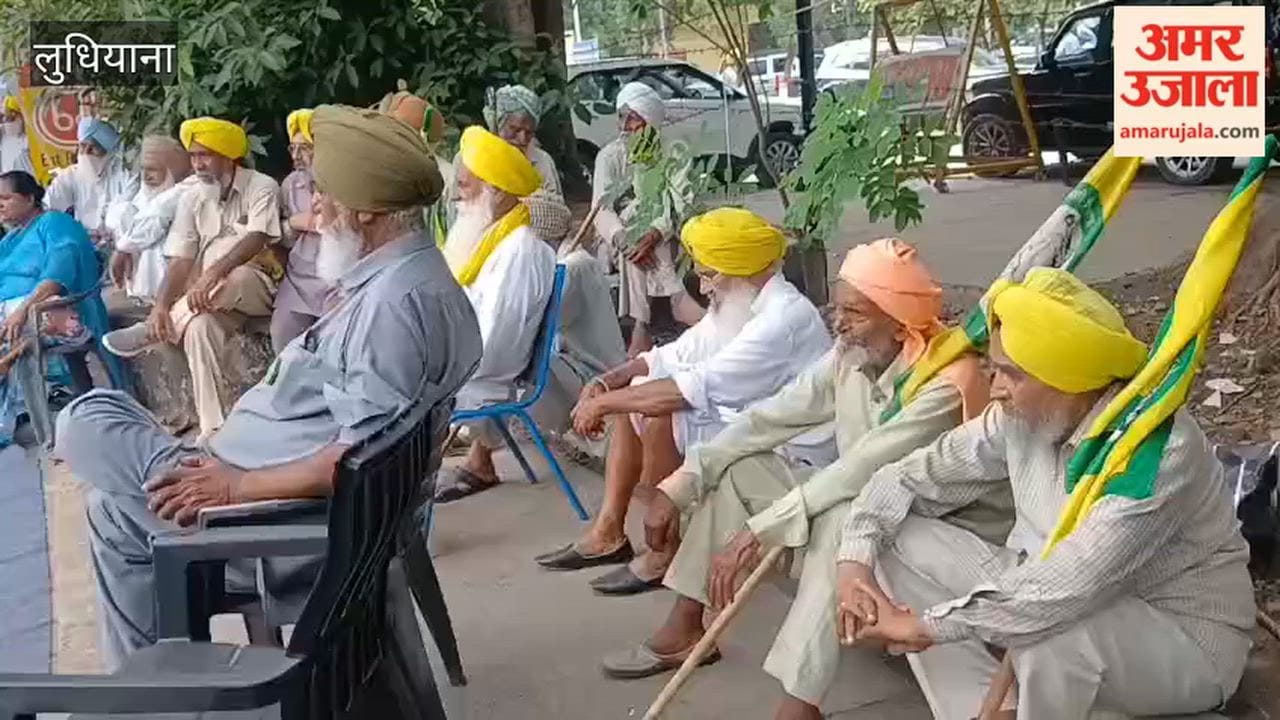 BKU Ekta Ugrahan holds a protest outside the DC office in Ludhiana.