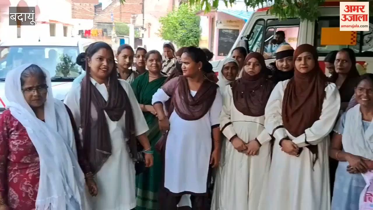 ASHA workers staged a protest at the CHC premises in Budaun