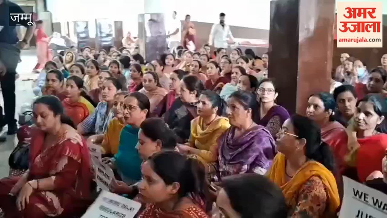 On Tuesday, the seventh day of the NHM employees' strike, members of the traders' association and Jasbir Singh—a former BDC member from Panchari—arrived at the hospital premises to support the employees.
