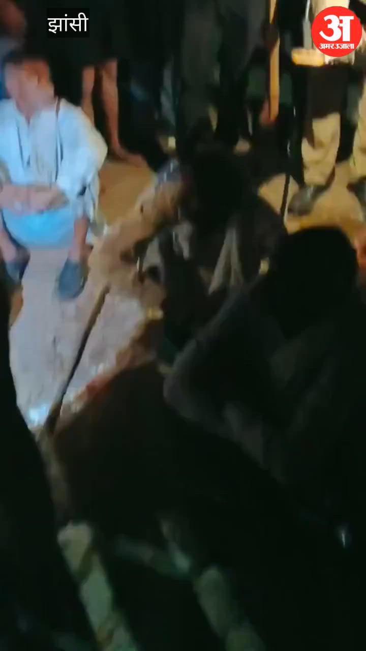 सौ साल पुराने मंदिर में मेटल डिटेक्टर से दफीना खोज रहे महिला समेत पांच पकड़े, सीपरी बाजार थाना क्षेत्र के रुद्र करारी बिल्टा गांव का मामला