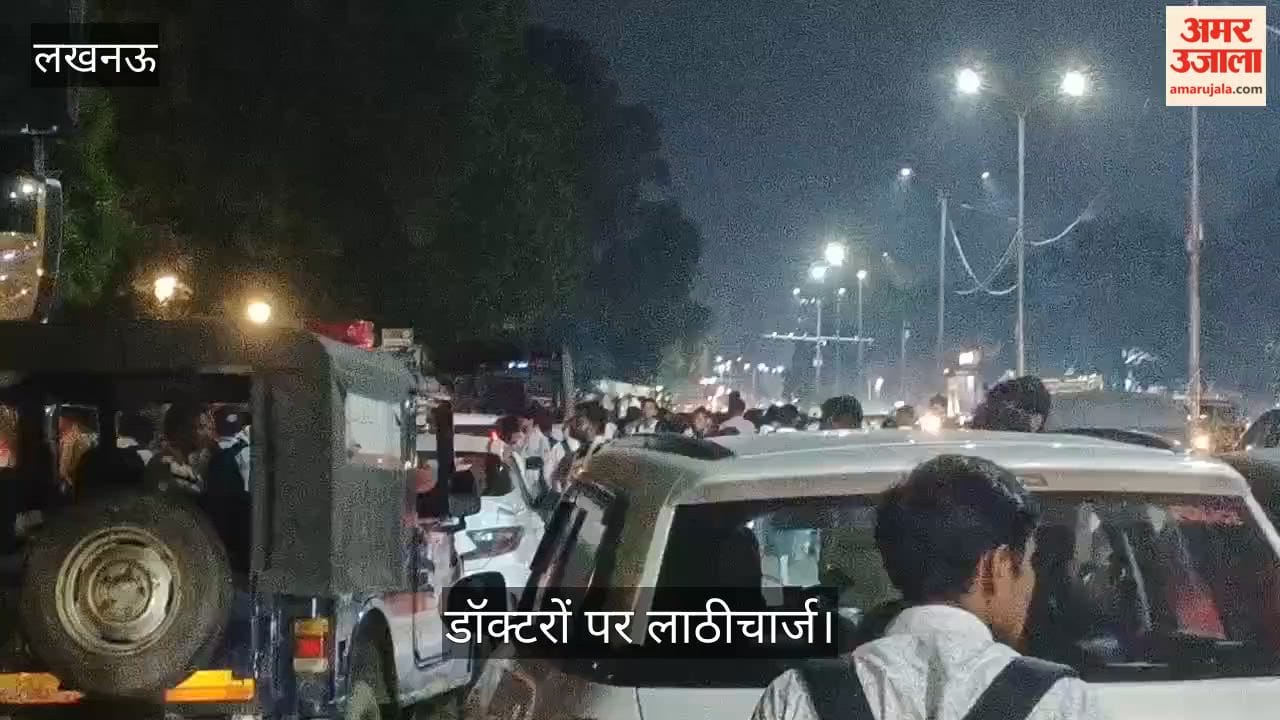 लखनऊ: जीपीओ पर प्रदर्शन कर रहे आयुष इंटर्न डॉक्टरों पर लाठीचार्ज, दर्जनों हिरासत में