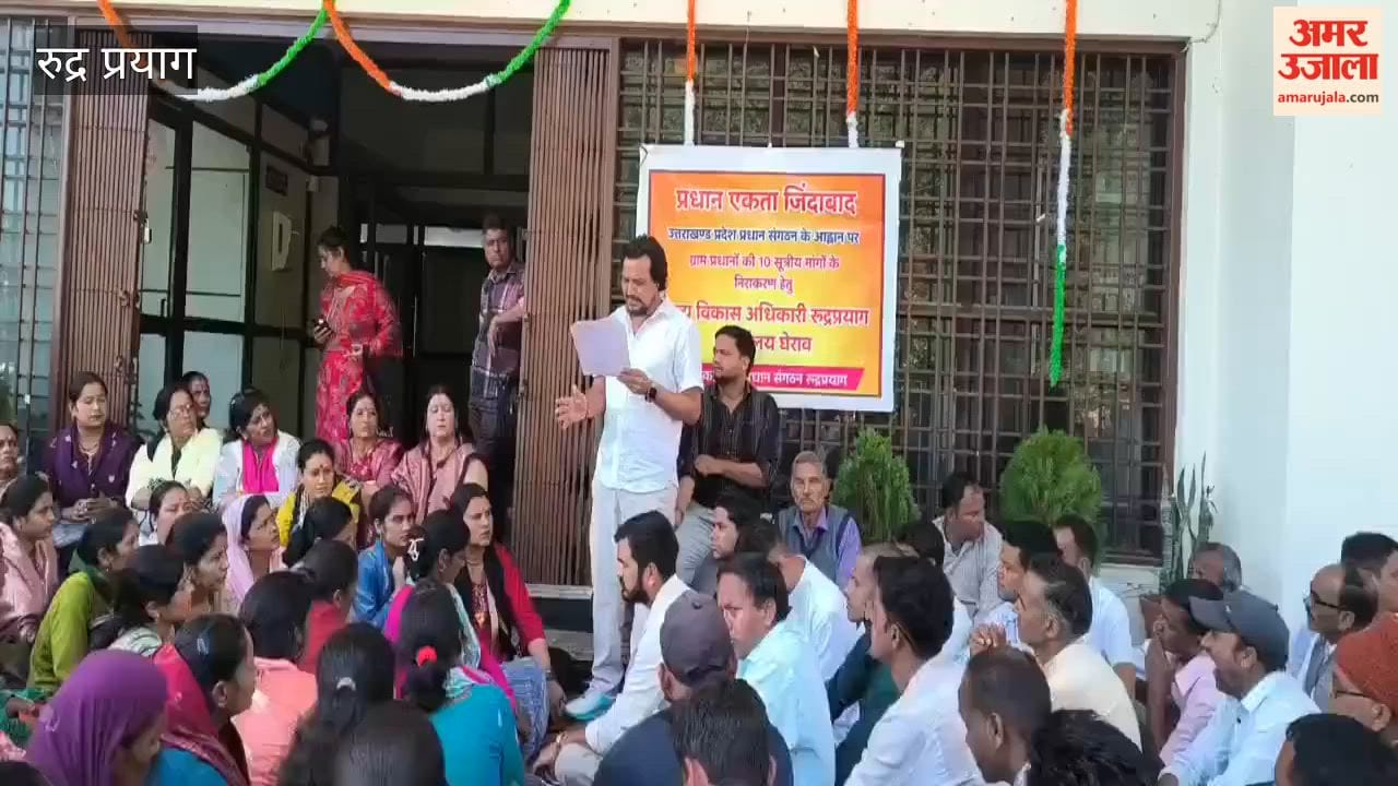 Pradhan organization surrounds CDO office in Rudraprayag