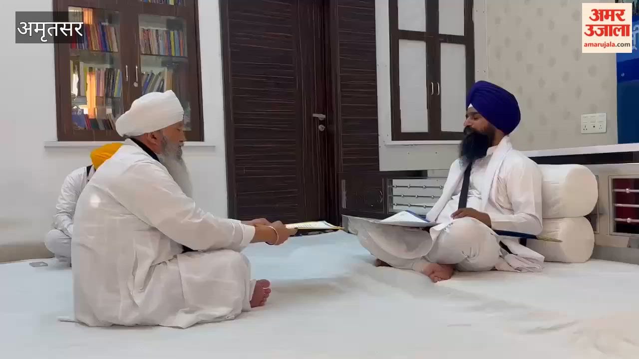 After meeting CM Mann, Baba Lakha Singh (of Nanaksar) arrived at the Sri Akal Takht Secretariat.
