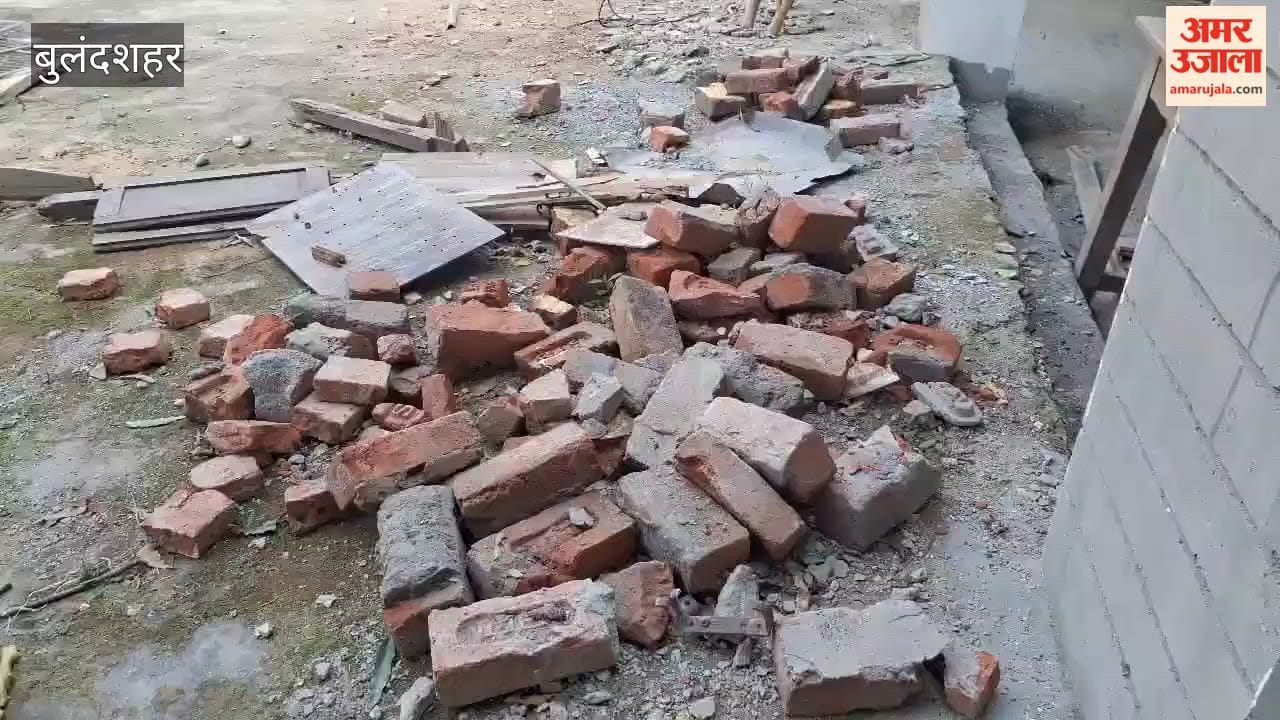 DM inspects Jatiya Polytechnic construction expresses anger over slow progress and orders an inquiry in Bulandshahr